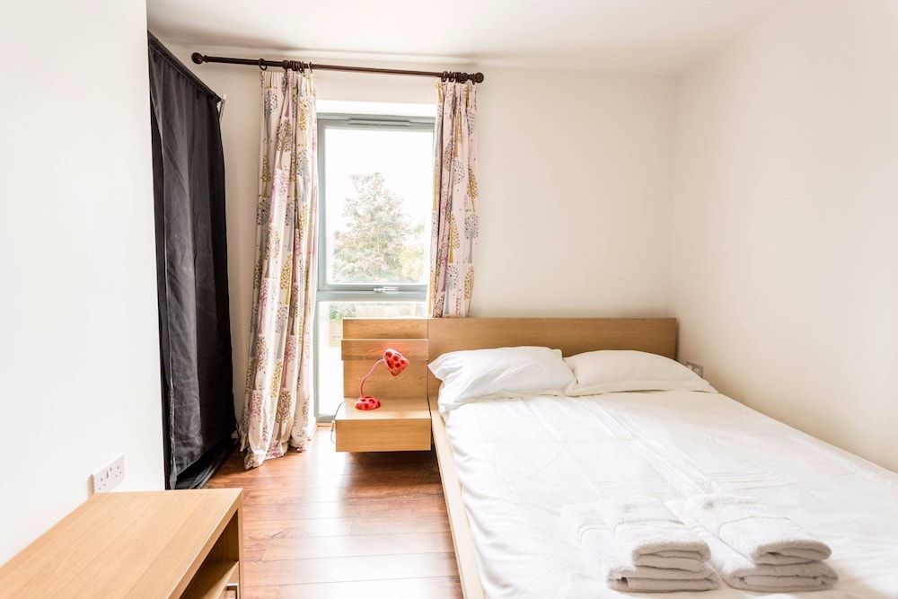 Beautiful and New Home for 5 in West Cambridge 2