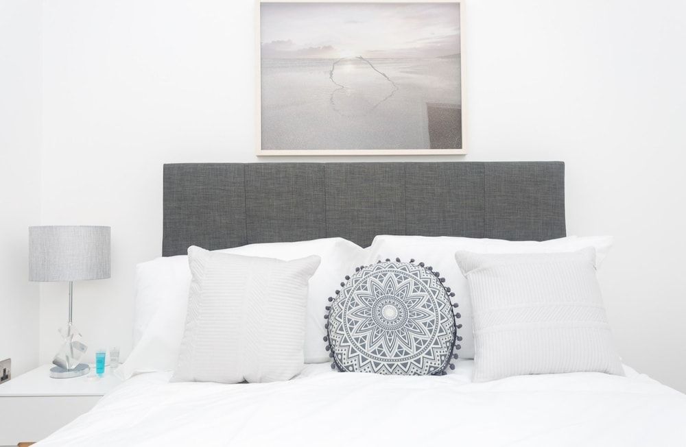 Bright, Newly Refurbished Townhouse in Bath