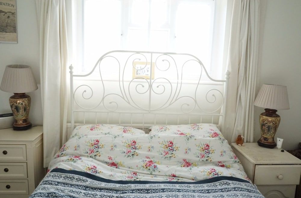 Comfortable Family Home in Oxford With Parking 2