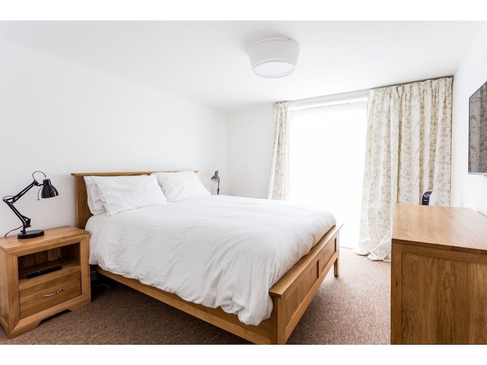 Bright, Spacious 2BR Central Cambridge Flat for 4 2