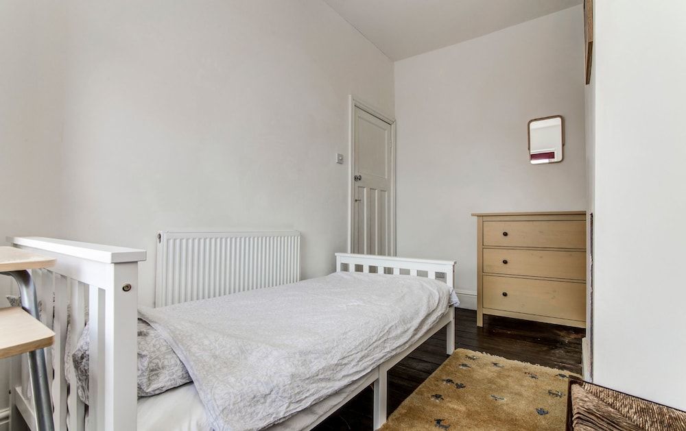 Cozy two Bedroom House Near Mediacity UK 3
