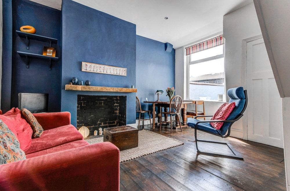 Cozy two Bedroom House Near Mediacity UK 1