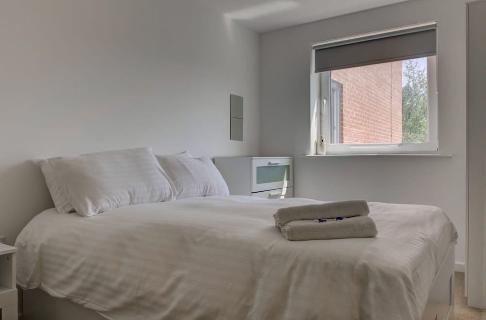 Large, Spacious and Modern apt for 4 in Manchester 1