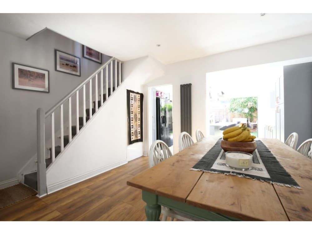 Modern, Chic 2BR Townhouse in Central Oxford 3