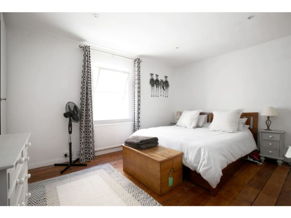 Modern, Chic 2BR Townhouse in Central Oxford 2