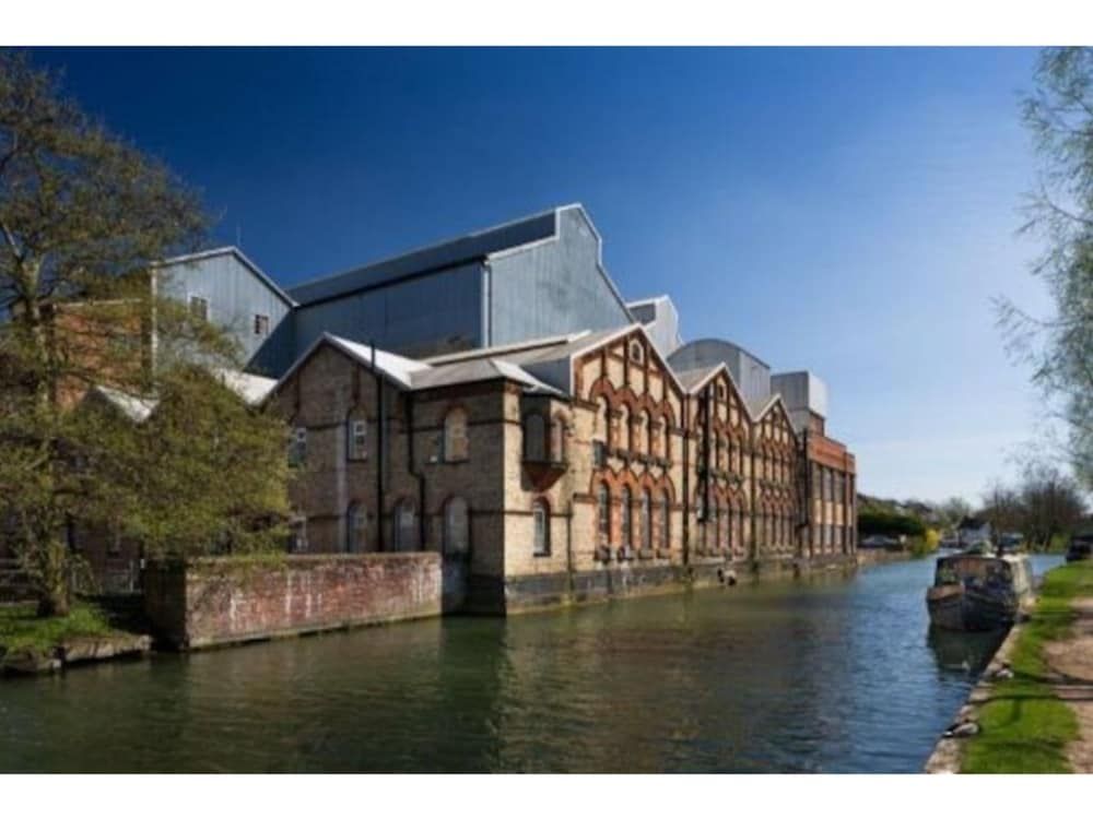 Modern, Chic 2BR Townhouse in Central Oxford