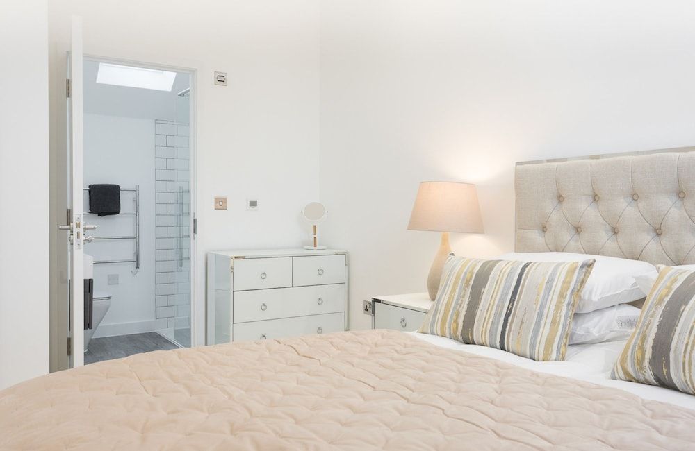 Modern, Brand New Townhouse in Bath 3