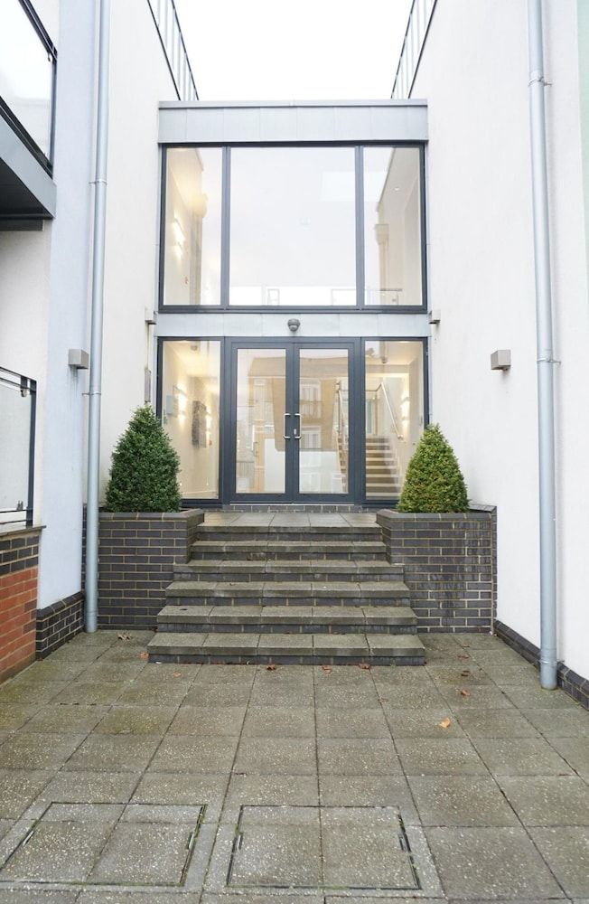 Modern, Spacious 2BR Flat in Oxford