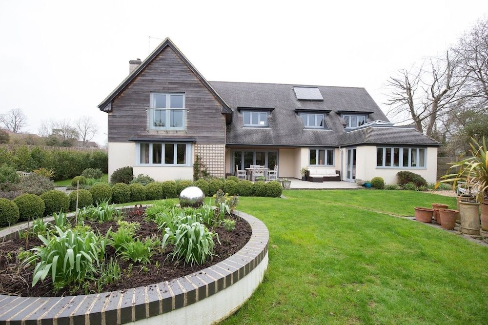 Stunning 5 Bed Garden Home - Oxford