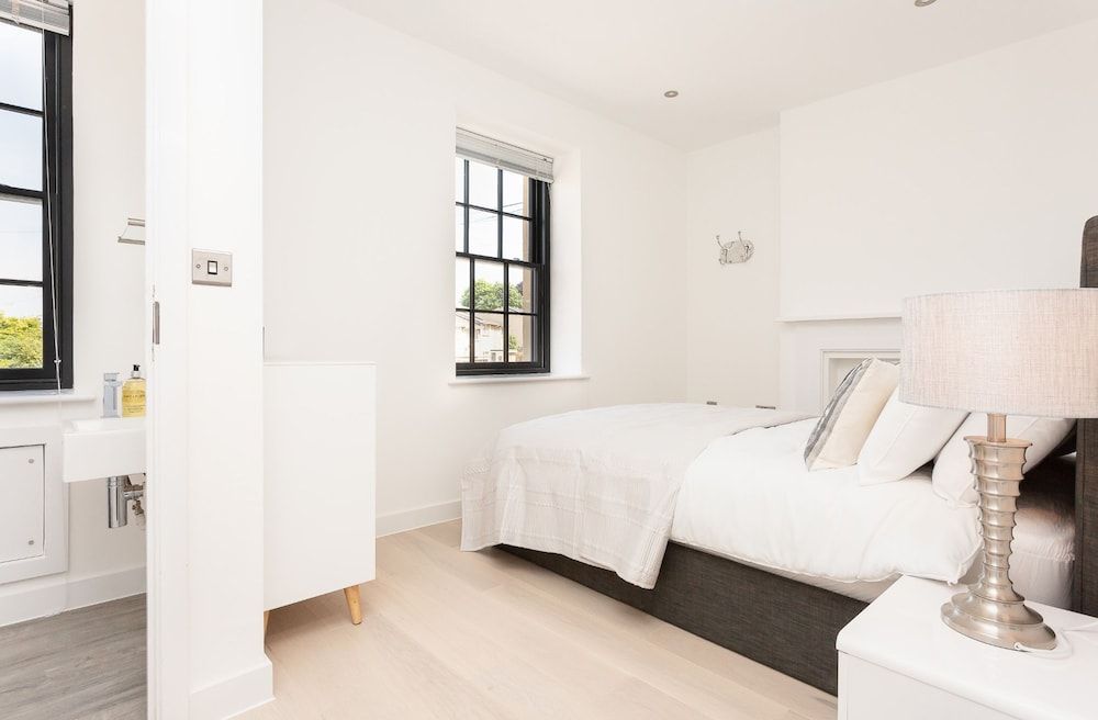 New High Spec 2bed Townhouse in Bath N.4 3