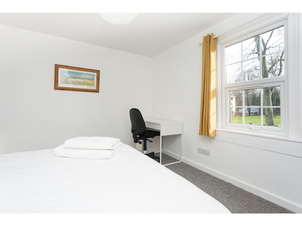 Newly Refurbished House in Bath - Sleeps 3 2