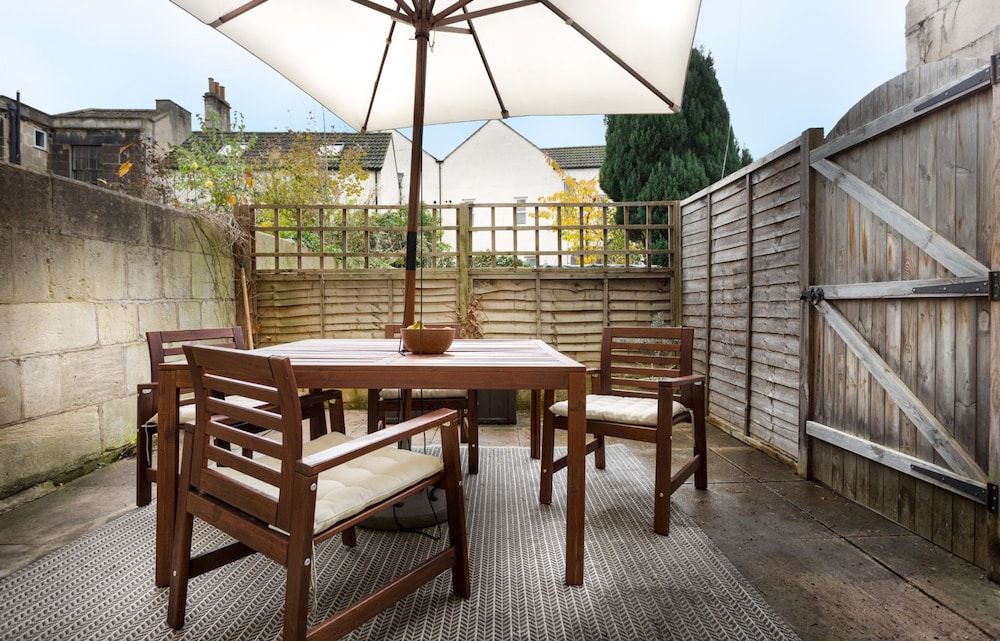 Spacious, Garden Flat for 4 in Bath