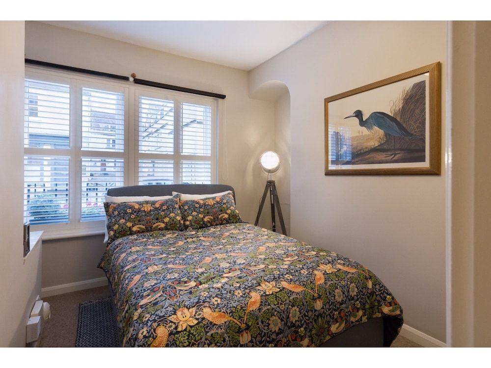 Spacious, Garden Flat for 4 in Bath 3