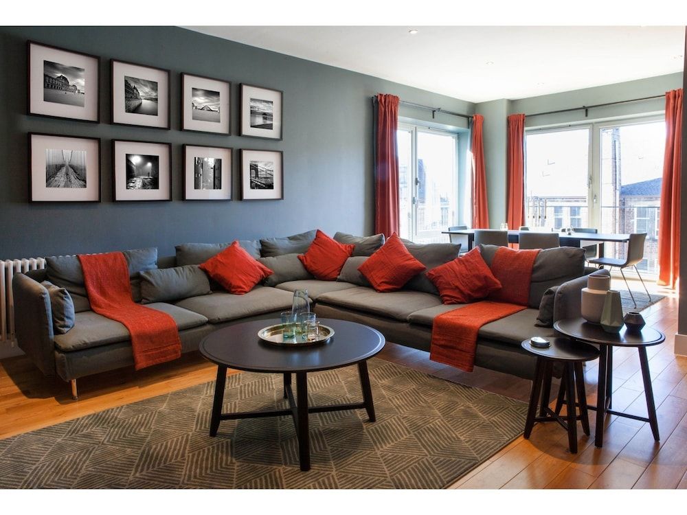 Spacious 2BR Central Glasgow Flat for 4 1