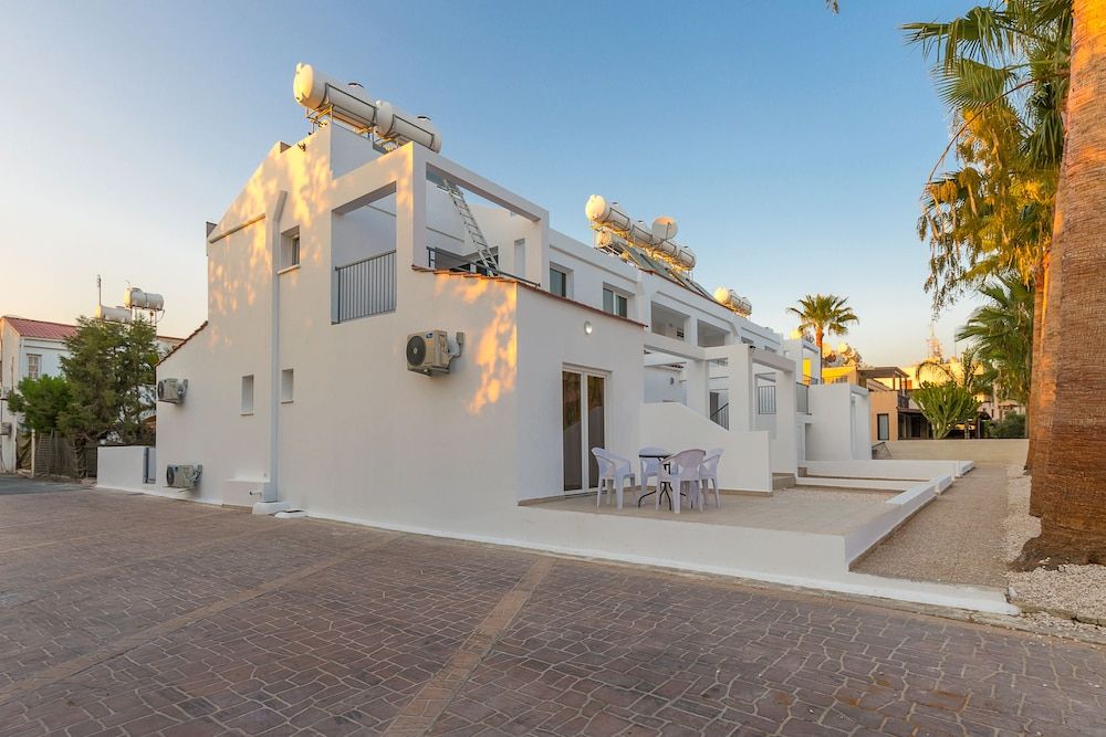 Color Cyprus Amozoniu Apartments 2