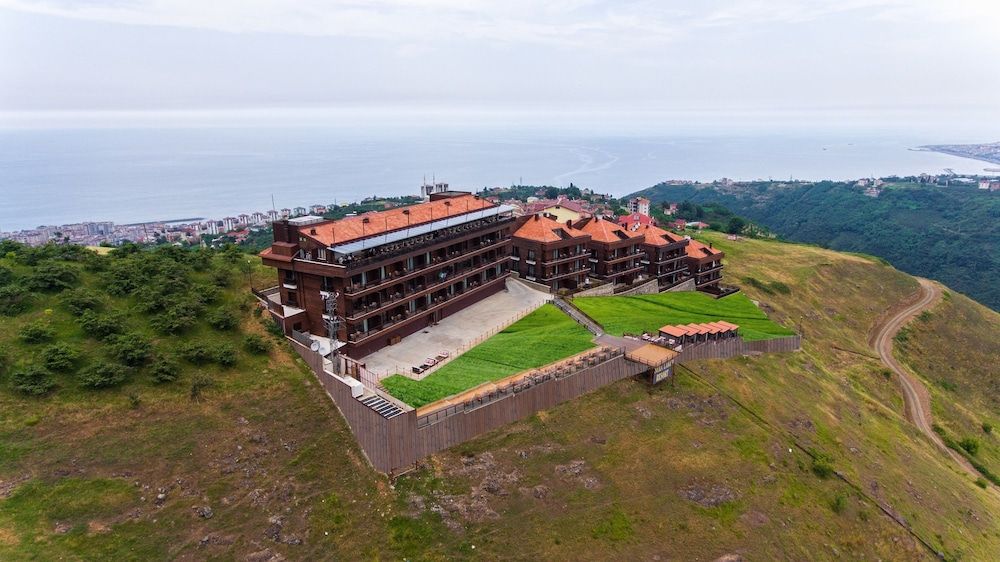 Sera Lake Resort Hotel 4 étoiles à Akcaabat