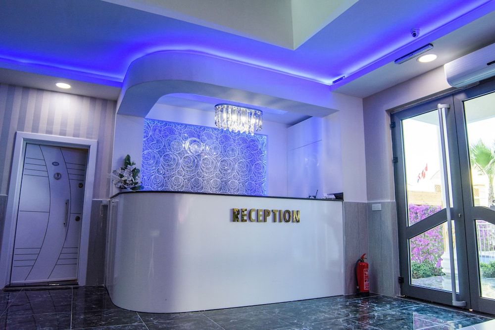 Happy Family Apart 2