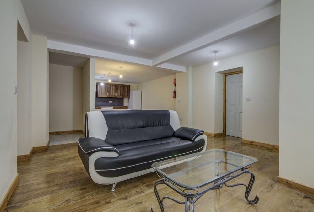 2 Bedroom, Luxury Apartments Throstle's Nest 1