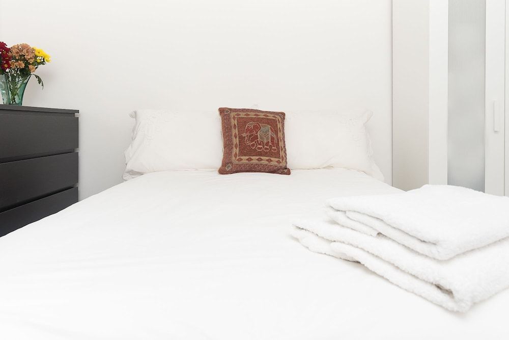 4 BR Townhouse, 10 Minutes From City Centre 2