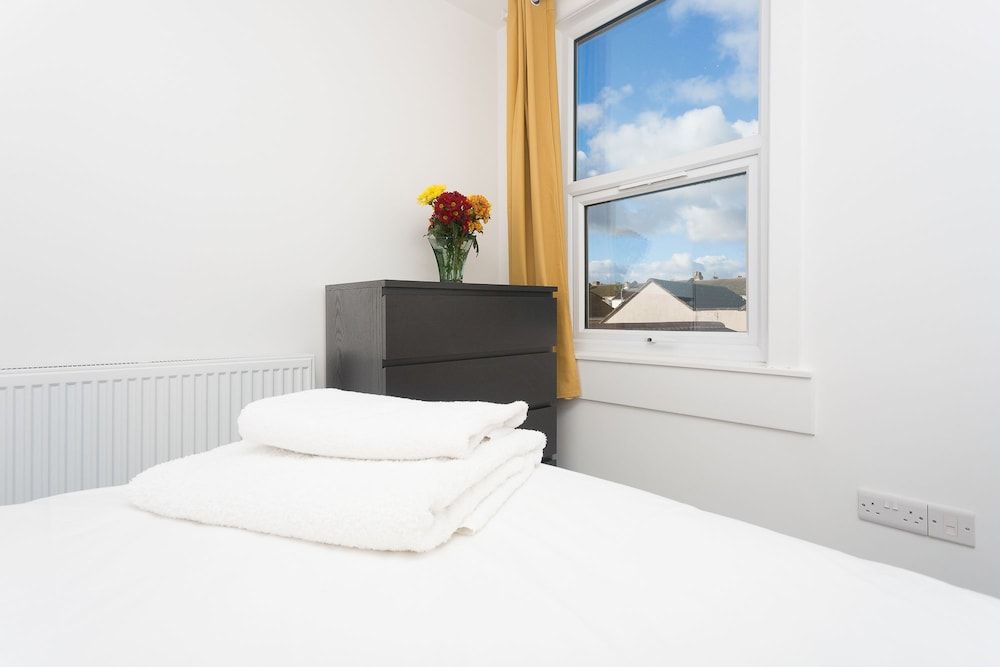 4 BR Townhouse, 10 Minutes From City Centre 3