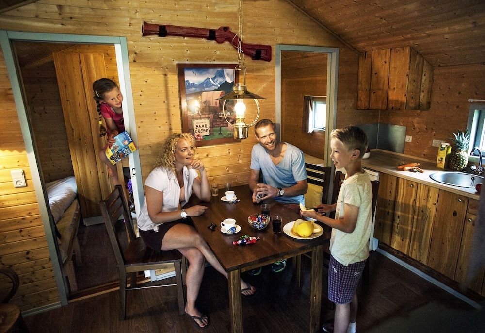 LEGOLAND Wild West Cabins 3