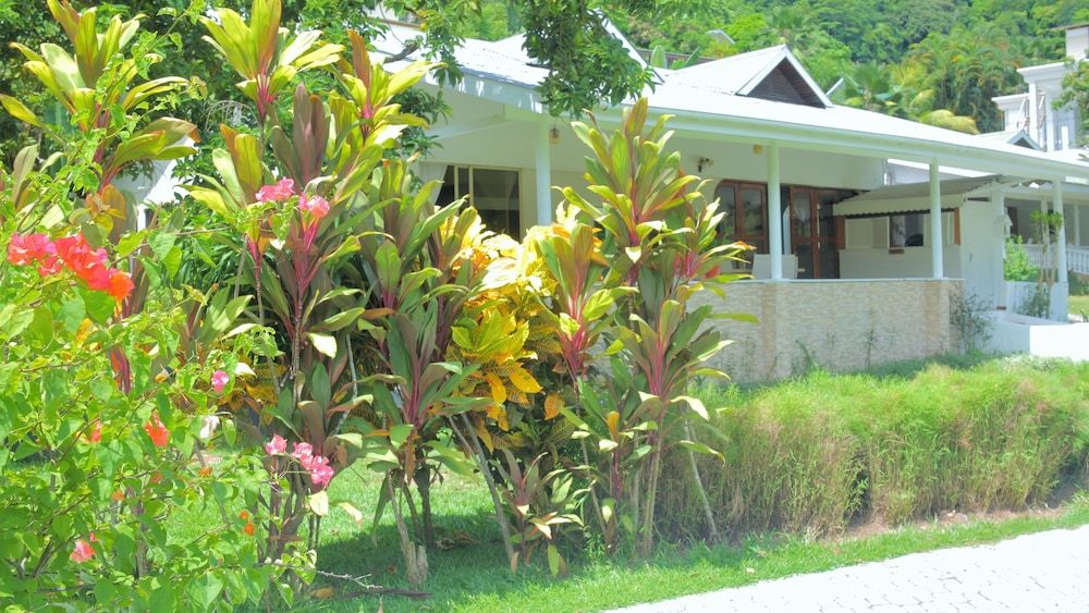 Beau Vallon Bungalows 1 Beau Vallon Bungalows 1