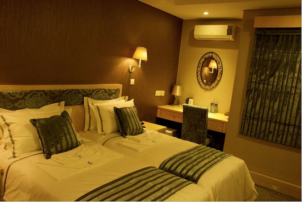 Aquarian Tide Hotel 3