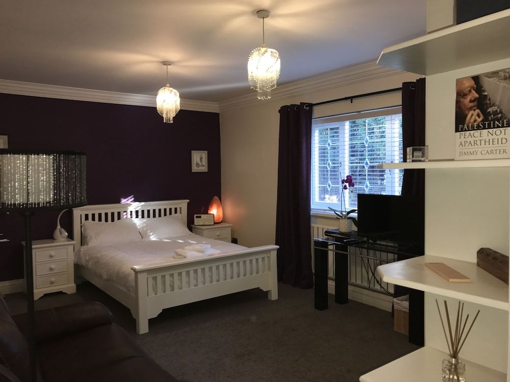 OakCroft GuestHouse Manchester Airport