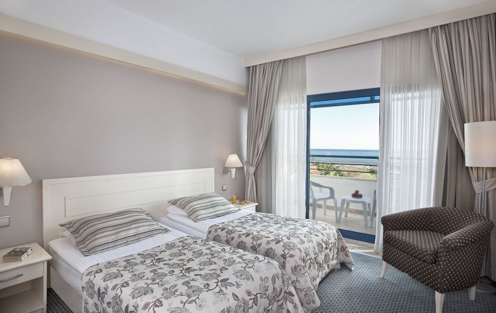 Sunrise Resort Hotel 3