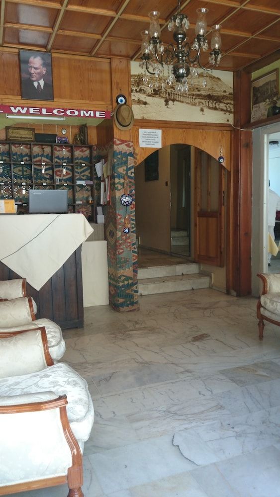 Wallabies Aquaduct Hotel 2