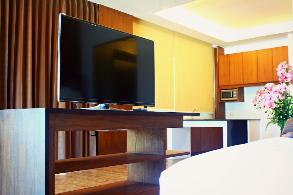 Phi Phi Cliff Beach Resort 3