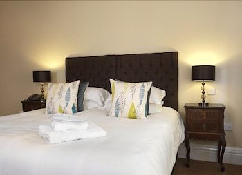 The Royal Oak Hotel and Restaurant 3