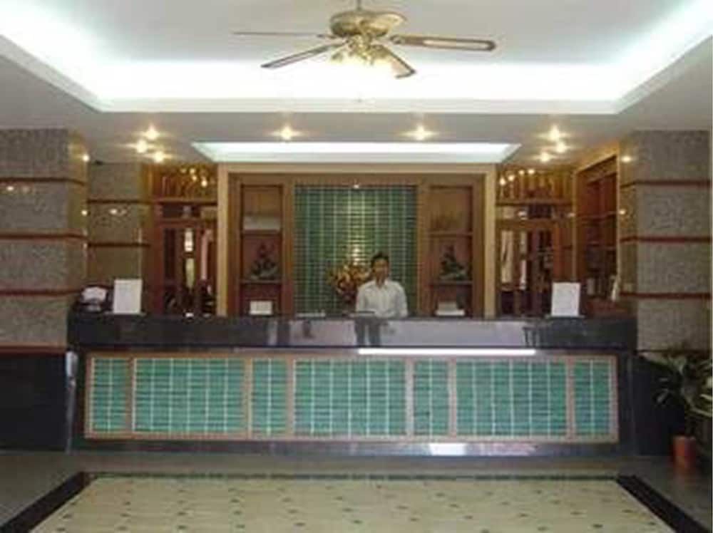 Rambuttri Village Inn & Plaza 3