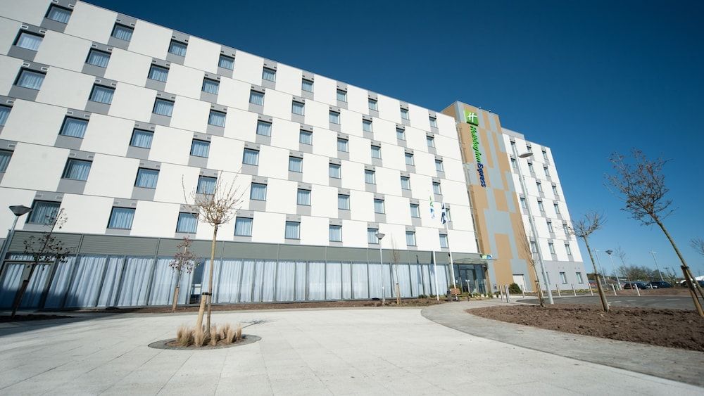 Holiday Inn Express Aberdeen Airport 1