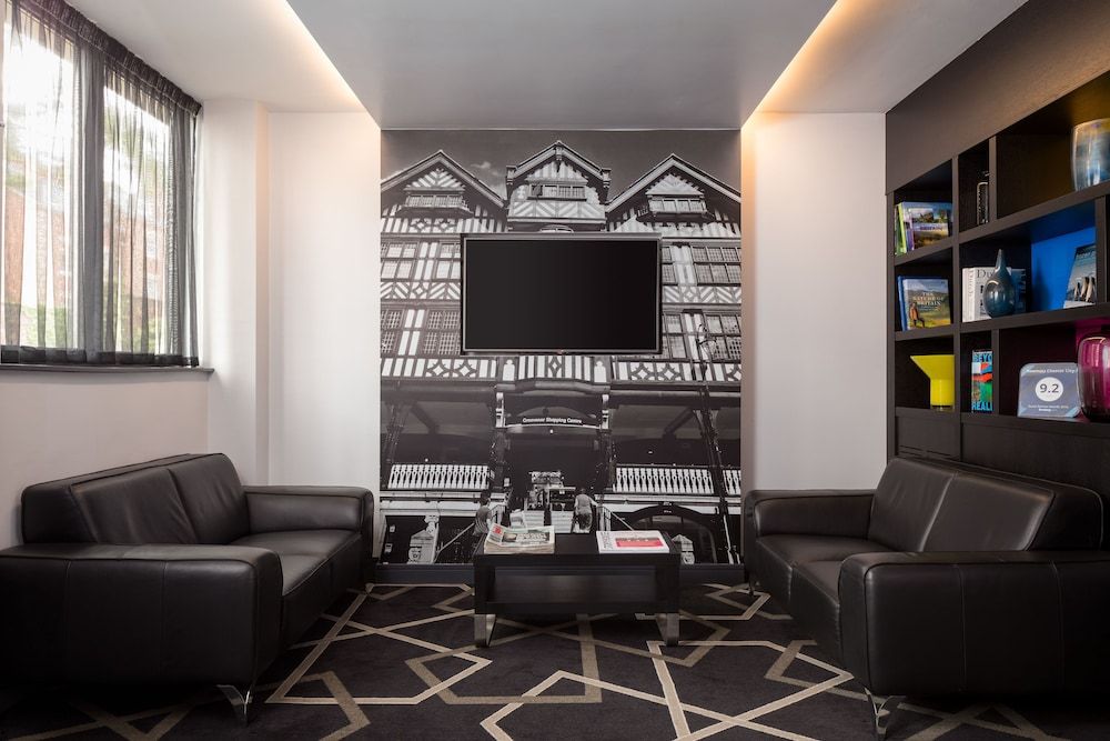 Roomzzz Chester City 3