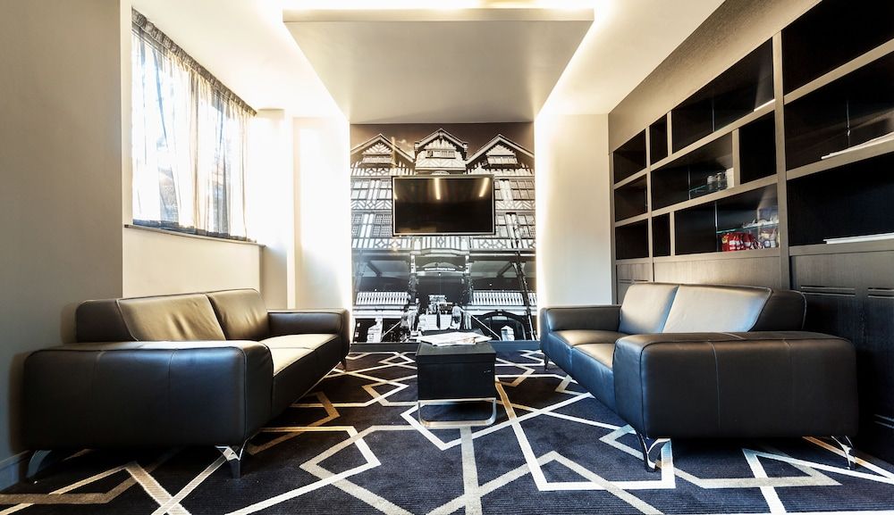 Roomzzz Chester City 2