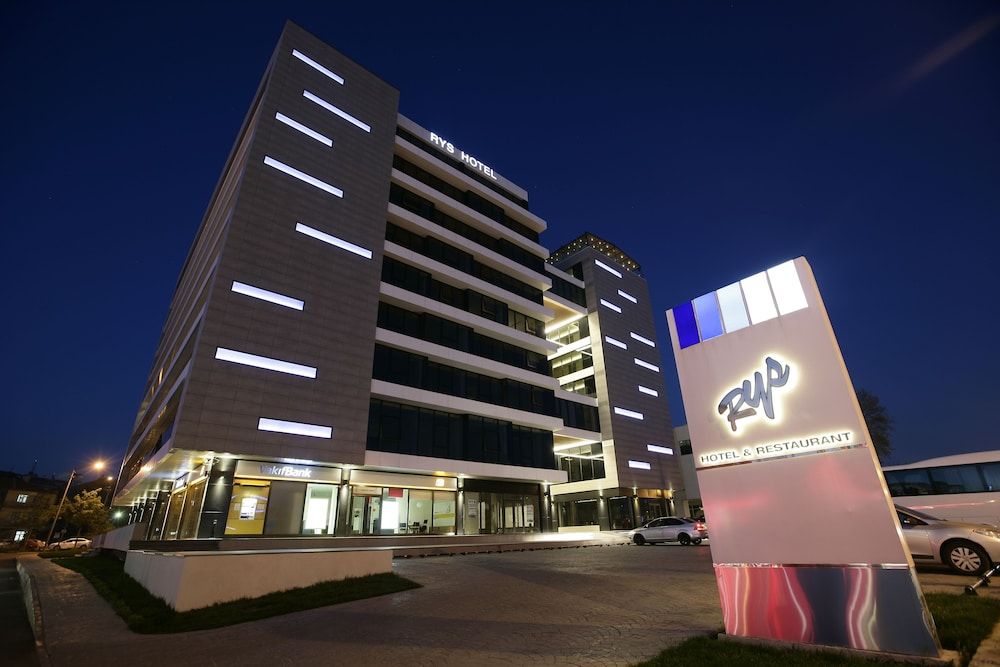 RYS Hotel & Restaurant 1