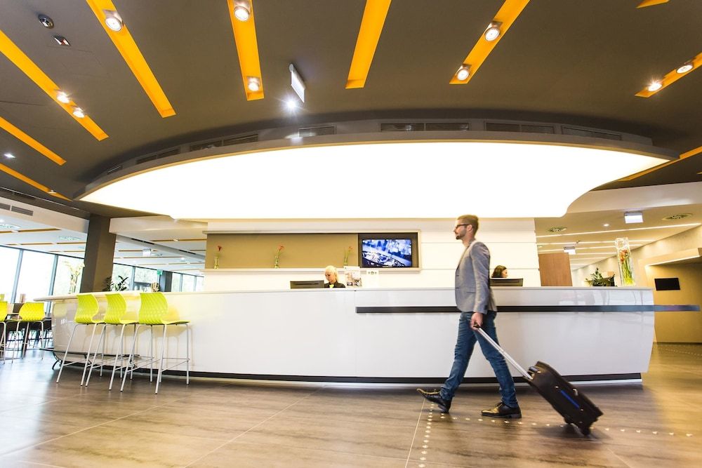 Best Western Plus Lakeside Hotel 2