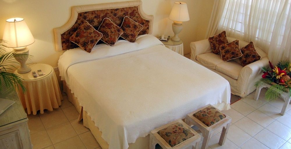 Beachcombers Hotel 3