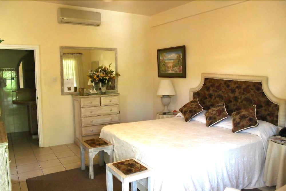 Beachcombers Hotel 2