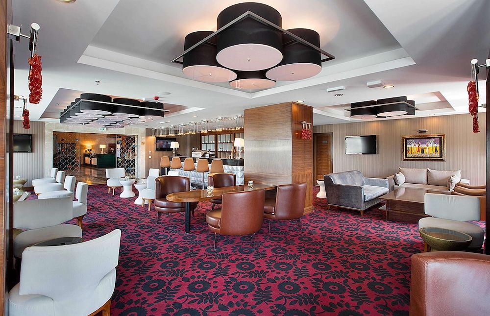 Doubletree By Hilton Hotel Van 3