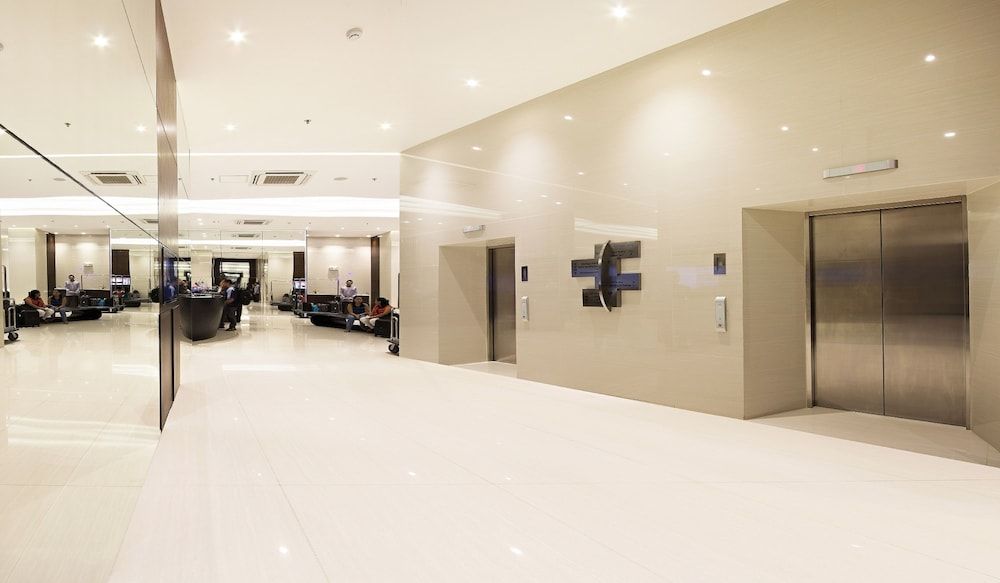 Bayfront Hotel Cebu 3