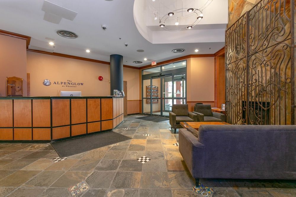 Alpenglow Lodge by MountainView 2