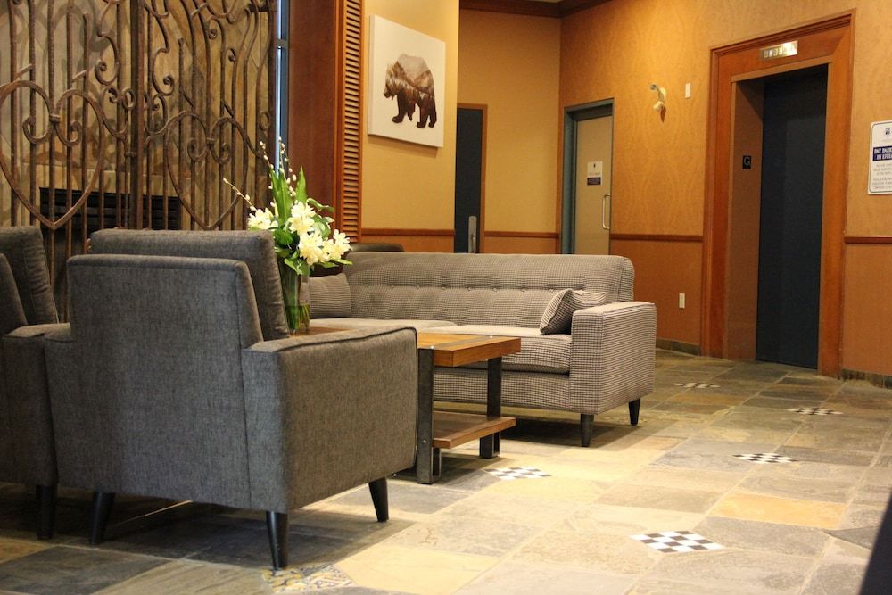 Alpenglow Lodge by MountainView 3