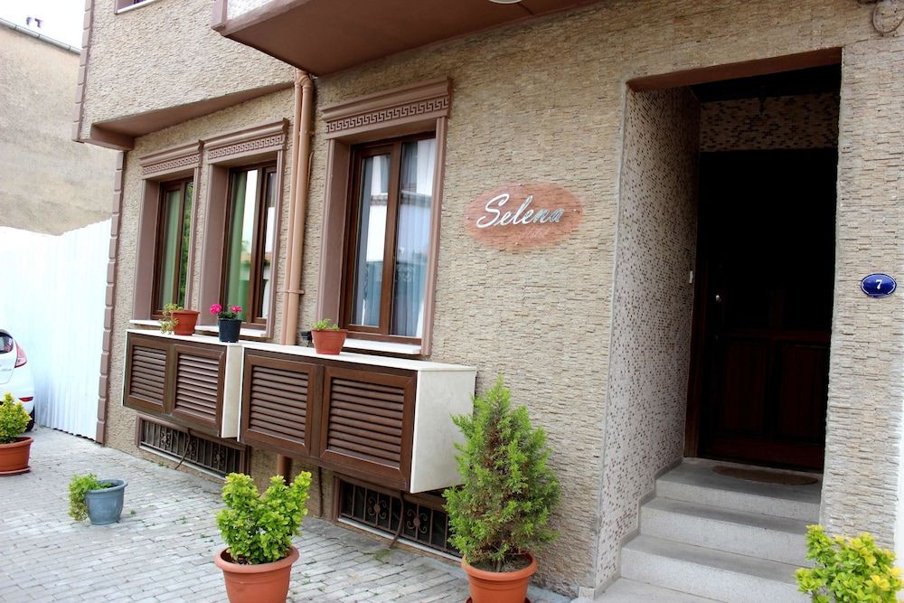 Selena Hotel 2