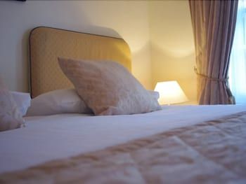 The Crown House Hotel 2