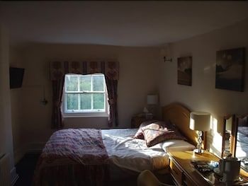 The Crown House Hotel 3