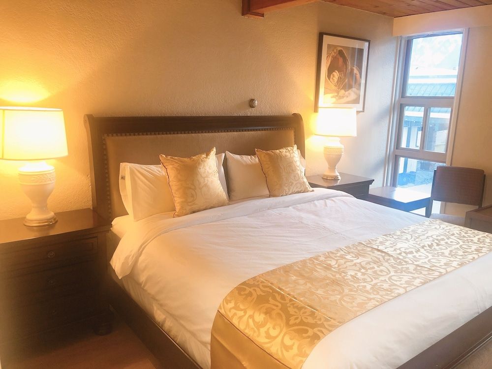 Grizz Hotel 1 Grizz Hotel 1