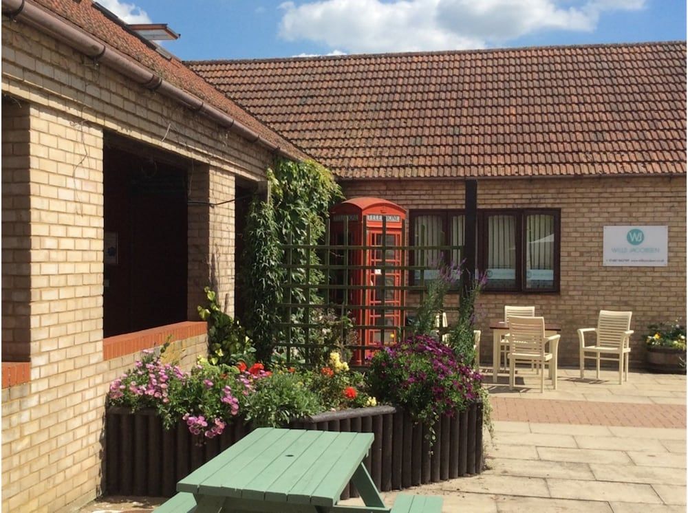 Lakeside Lodge Golf Centre 3