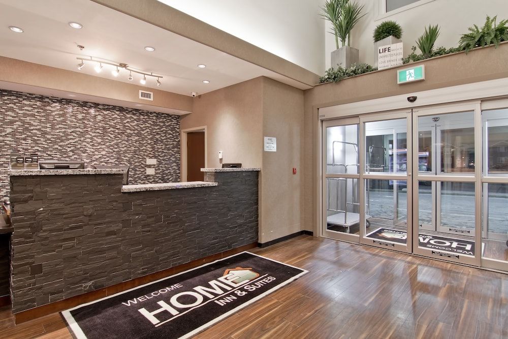 Home Inn and Suites Regina Airport 2